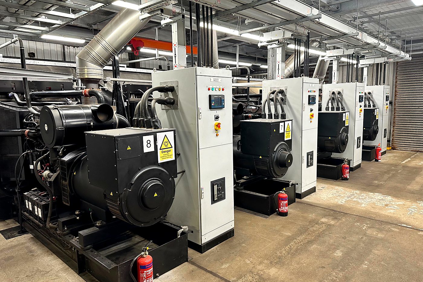 Row of generator sets in an engine hall